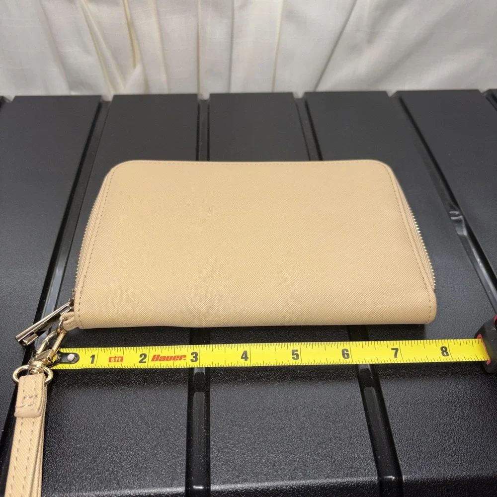 Lost + Wander Worryfree Passport Wallet / Wristlet Tan/Beige- MSRP $40 SEE PICS
